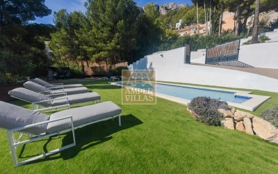 A beautiful, renovated villa with panoramic sea views.